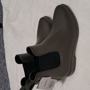 A new day waterproof boots